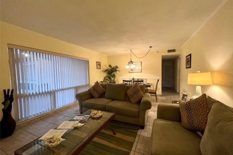 Condo in Fort Lauderdale, Florida, 2 bedrooms  № 1181990 - photo 4