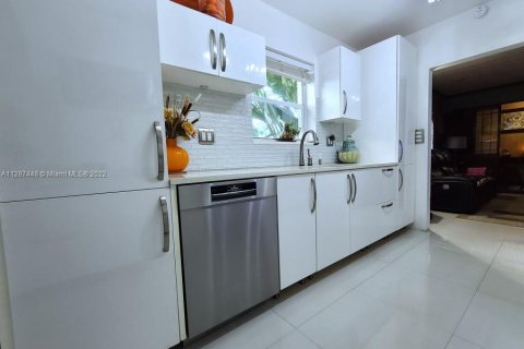 Casa en venta en North Miami, Florida, 3 dormitorios, 180.88 m2 № 154308 - foto 12