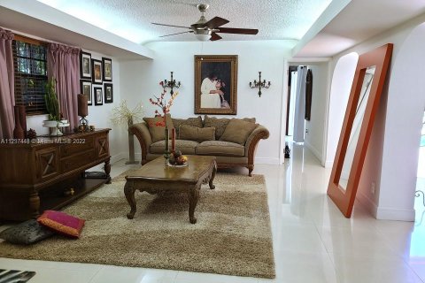 Купить виллу или дом в Норт-Майами, Флорида 3 спальни, 180.88м2, № 154308 - фото 19