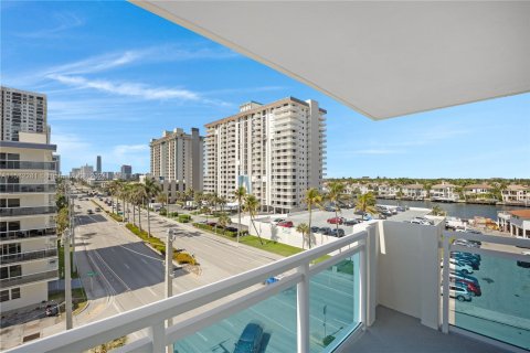 Copropriété à vendre à Hollywood, Floride: 2 chambres, 135.64 m2 № 1161332 - photo 30