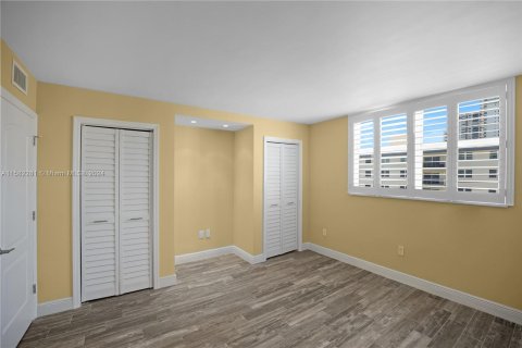 Condo in Hollywood, Florida, 2 bedrooms  № 1161332 - photo 26