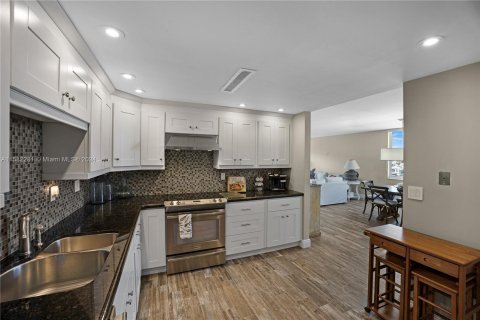 Copropriété à vendre à Hollywood, Floride: 2 chambres, 135.64 m2 № 1161332 - photo 12