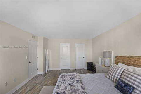 Condo in Hollywood, Florida, 2 bedrooms  № 1161332 - photo 17