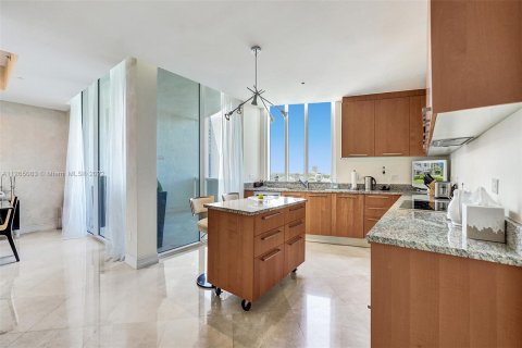 Copropriété à louer à Sunny Isles Beach, Floride: 3 chambres, 216.18 m2 № 71816 - photo 14