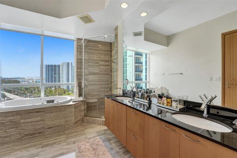 Copropriété à louer à Sunny Isles Beach, Floride: 3 chambres, 216.18 m2 № 71816 - photo 26