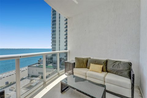 Copropriété à louer à Sunny Isles Beach, Floride: 3 chambres, 216.18 m2 № 71816 - photo 19