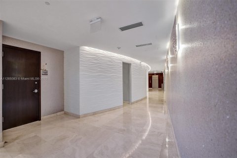 Copropriété à louer à Sunny Isles Beach, Floride: 3 chambres, 216.18 m2 № 71816 - photo 2