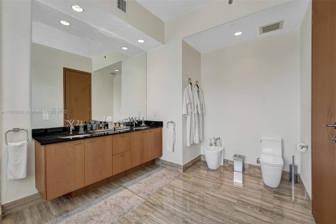 Copropriété à louer à Sunny Isles Beach, Floride: 3 chambres, 216.18 m2 № 71816 - photo 27