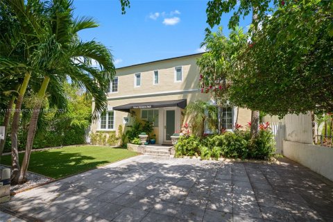 Купить коммерческую недвижимость в Майами-Бич, Флорида 484.21м2, № 1135937 - фото 2