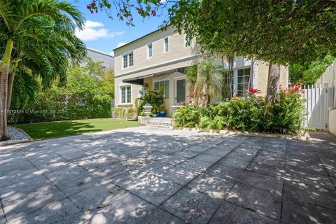 Купить коммерческую недвижимость в Майами-Бич, Флорида 484.21м2, № 1135937 - фото 3