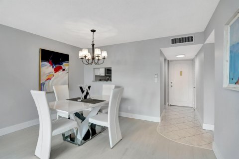 Condominio en venta en Pompano Beach, Florida, 2 dormitorios, 92.9 m2 № 874557 - foto 14
