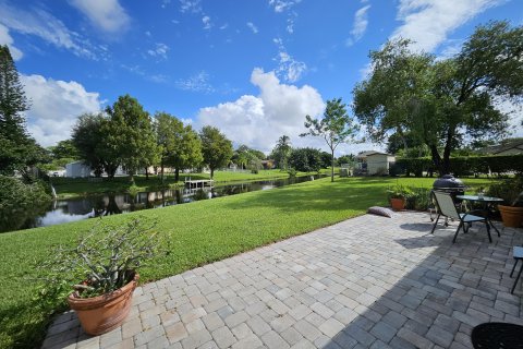 Villa ou maison à vendre à Royal Palm Beach, Floride: 2 chambres, 141.49 m2 № 1091679 - photo 16