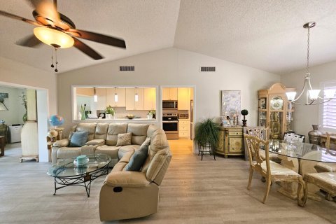 Villa ou maison à vendre à Royal Palm Beach, Floride: 2 chambres, 141.49 m2 № 1091679 - photo 14