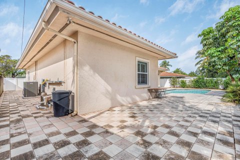 Villa ou maison à vendre à Deerfield Beach, Floride: 4 chambres, 204.94 m2 № 833213 - photo 1