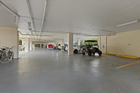 Condo in Port Richey, Florida, 2 bedrooms  № 1359696 - photo 29