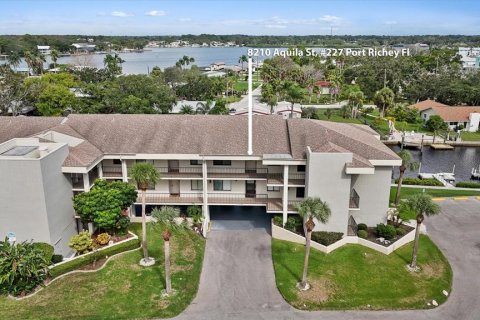 Copropriété à vendre à Port Richey, Floride: 2 chambres, 95.22 m2 № 1359696 - photo 1