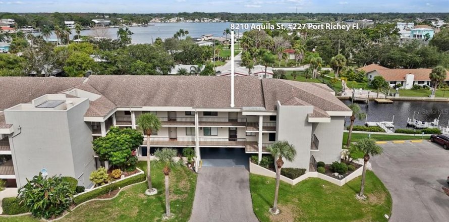 Condo in Port Richey, Florida, 2 bedrooms  № 1359696