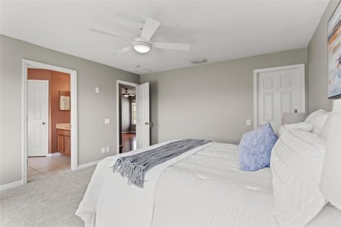 Townhouse in Saint Petersburg, Florida 3 bedrooms, 155.33 sq.m. № 1359694 - photo 16