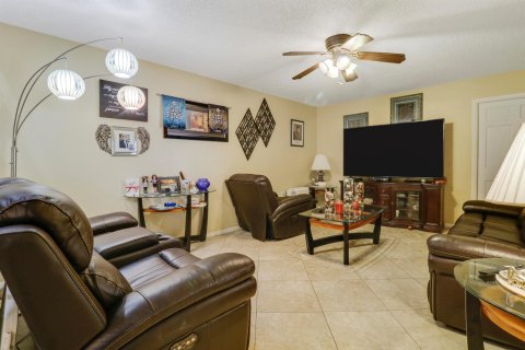 Townhouse in Palm Beach Gardens, Florida 3 bedrooms, 138.24 sq.m. № 1181988 - photo 22