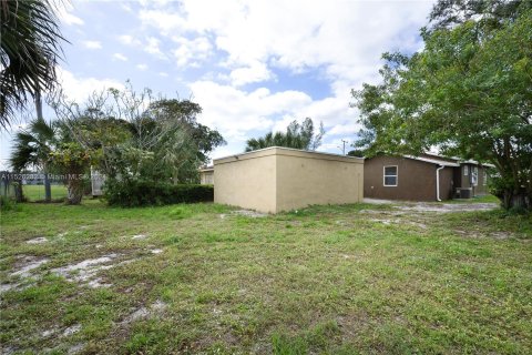 House in Stuart, Florida 3 bedrooms, 74.79 sq.m. № 997944 - photo 5