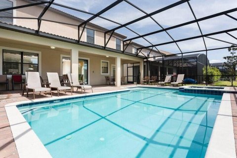 House in Davenport, Florida 8 bedrooms, 363.15 sq.m. № 242928 - photo 6