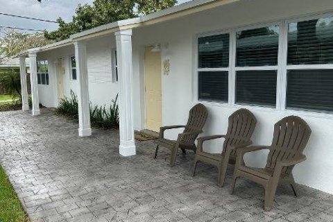 Купить коммерческую недвижимость в Уилтон-Мэнорс, Флорида № 659084 - фото 15