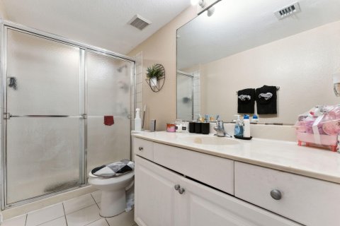 Condo in Riviera Beach, Florida, 2 bedrooms  № 1182630 - photo 11