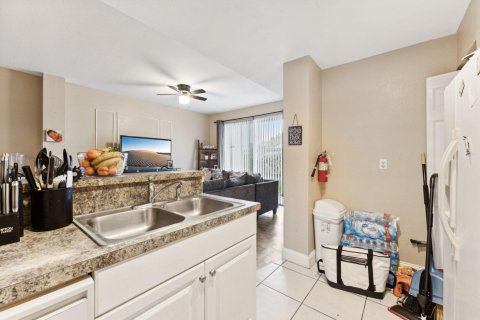 Condo in Riviera Beach, Florida, 2 bedrooms  № 1182630 - photo 18