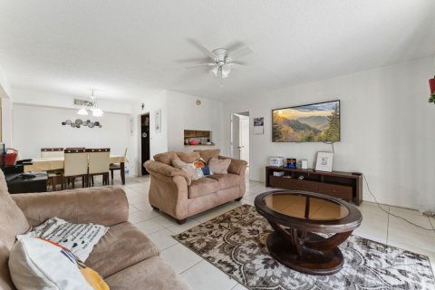 Condo in Deerfield Beach, Florida, 2 bedrooms  № 1182621 - photo 24