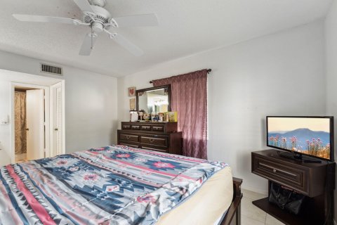 Condo in Deerfield Beach, Florida, 2 bedrooms  № 1182621 - photo 10