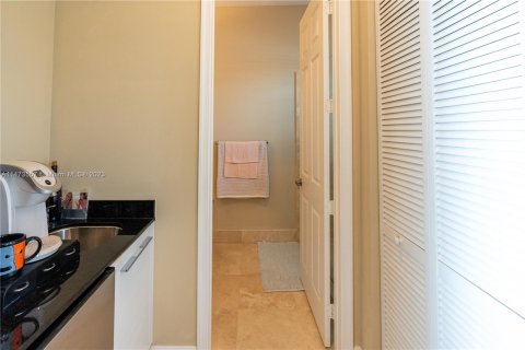 Townhouse in Doral, Florida 3 bedrooms, 226.5 sq.m. № 785425 - photo 25
