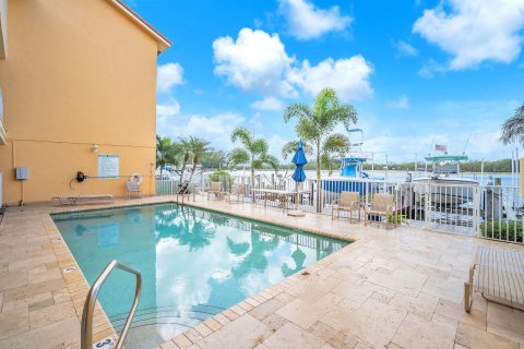 Townhouse in Hollywood, Florida 3 bedrooms, 166.95 sq.m. № 996470 - photo 4