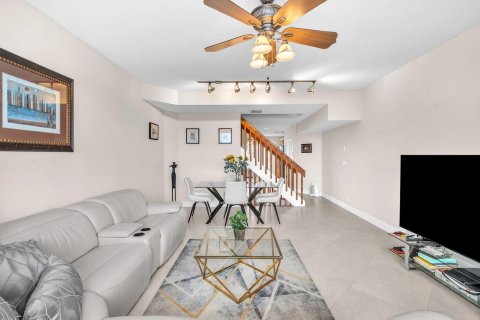 Townhouse in Hollywood, Florida 3 bedrooms, 166.95 sq.m. № 996470 - photo 16