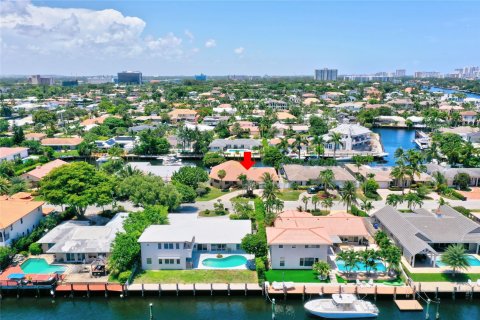 Villa ou maison à louer à Fort Lauderdale, Floride: 3 chambres, 222.13 m2 № 868634 - photo 1