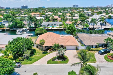 Villa ou maison à louer à Fort Lauderdale, Floride: 3 chambres, 222.13 m2 № 868634 - photo 15