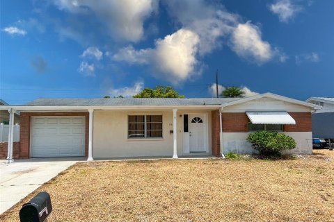 Villa ou maison à louer à New Port Richey, Floride: 2 chambres, 80.27 m2 № 1378255 - photo 2