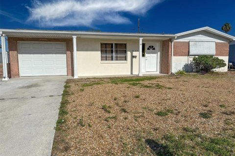 Villa ou maison à louer à New Port Richey, Floride: 2 chambres, 80.27 m2 № 1378255 - photo 1