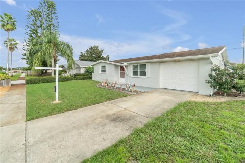 House in Holiday, Florida 2 bedrooms, 89.56 sq.m. № 1347240 - photo 23