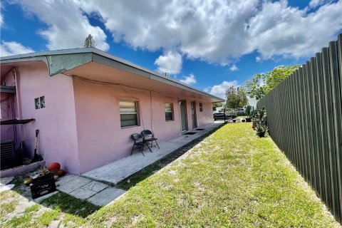 Immobilier commercial à vendre à Fort Lauderdale, Floride: 111.11 m2 № 46274 - photo 21
