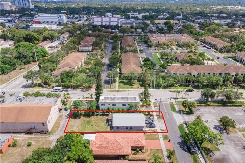 Immobilier commercial à vendre à Fort Lauderdale, Floride: 111.11 m2 № 46274 - photo 2