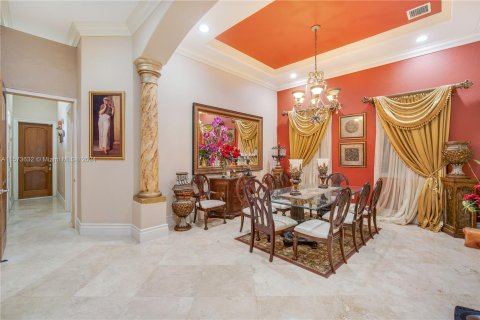 House in Miami, Florida 7 bedrooms, 463.68 sq.m. № 1135591 - photo 14