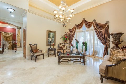 House in Miami, Florida 7 bedrooms, 463.68 sq.m. № 1135591 - photo 11