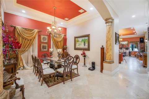 House in Miami, Florida 7 bedrooms, 463.68 sq.m. № 1135591 - photo 16