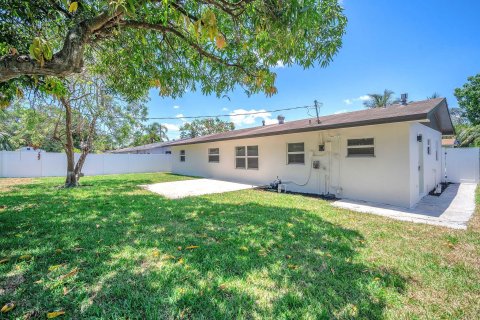 House in Deerfield Beach, Florida 4 bedrooms, 130.43 sq.m. № 1216236 - photo 20