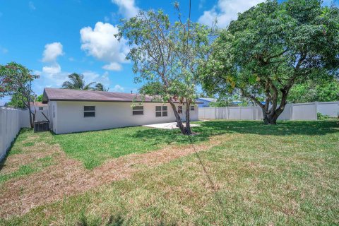 Villa ou maison à vendre à Deerfield Beach, Floride: 4 chambres, 130.43 m2 № 1216236 - photo 18