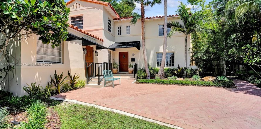 Villa ou maison à Miami Beach, Floride 5 chambres, 298.22 m2 № 1377190