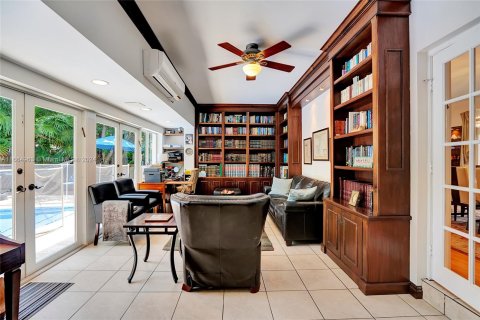 Villa ou maison à vendre à Miami Beach, Floride: 5 chambres, 298.22 m2 № 1377190 - photo 12