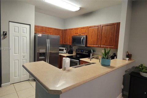 Townhouse in Cutler Bay, Florida 4 bedrooms, 159.05 sq.m. № 1377233 - photo 12