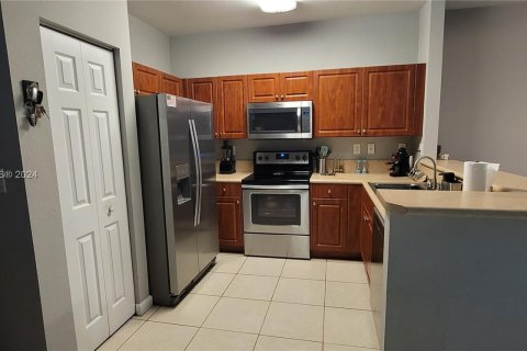 Touwnhouse à vendre à Cutler Bay, Floride: 4 chambres, 159.05 m2 № 1377233 - photo 10