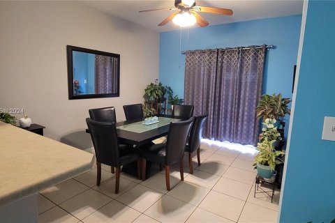 Townhouse in Cutler Bay, Florida 4 bedrooms, 159.05 sq.m. № 1377233 - photo 18